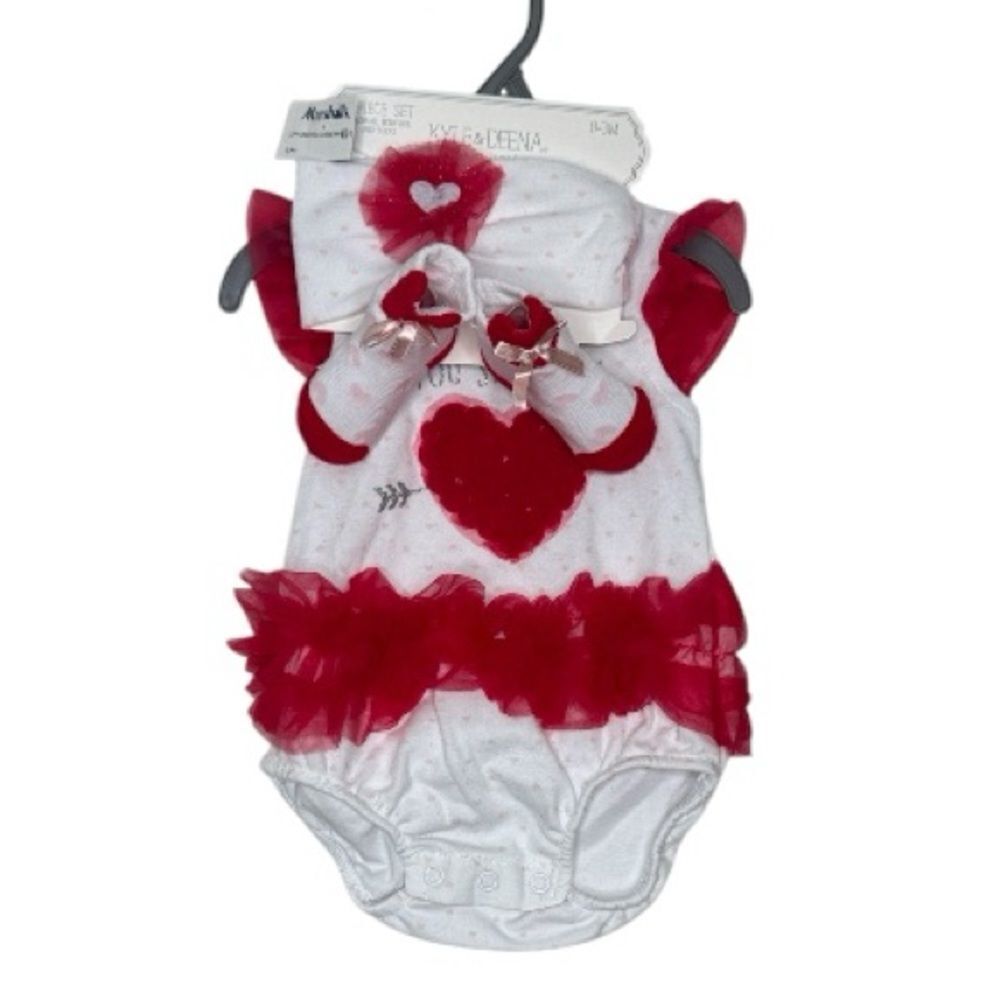 Kyle & Deena Baby 3 Piece “You Stole My Heart” Tulle Outfit. Size 0-3 Months.